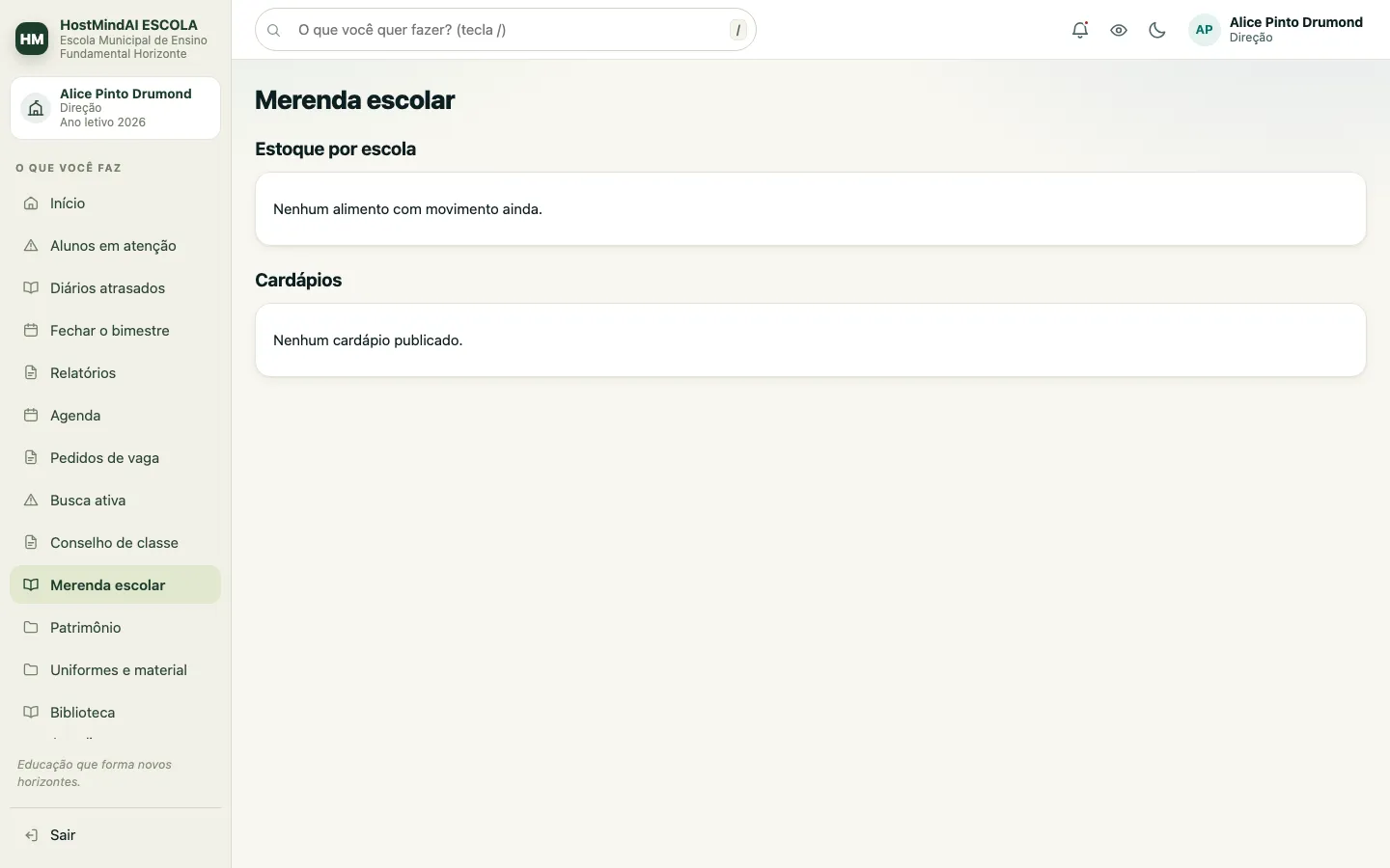 Tela de merenda escolar com o estoque de alimentos por escola e a lista de cardápios publicados.