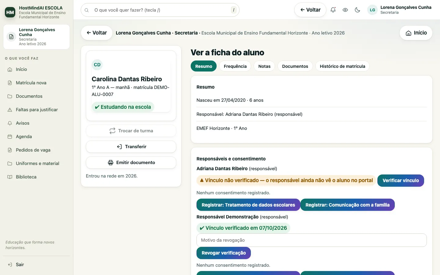Ficha do aluno com resumo, data de nascimento, responsável e o estado do vínculo com a família.