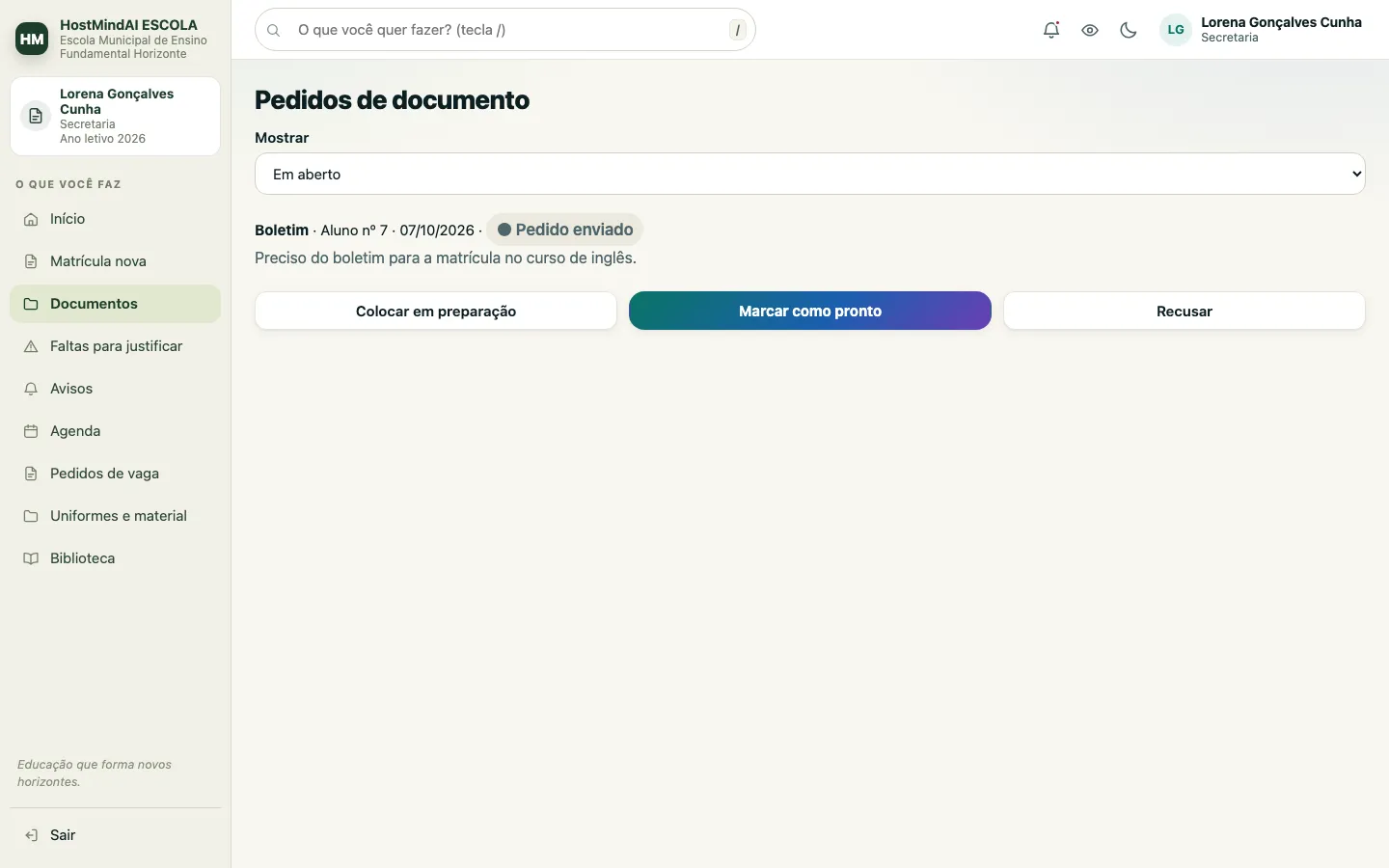 Lista de pedidos de documento feitos pelas famílias, com filtros por situação e os botões de preparar, marcar como pronto ou recusar.