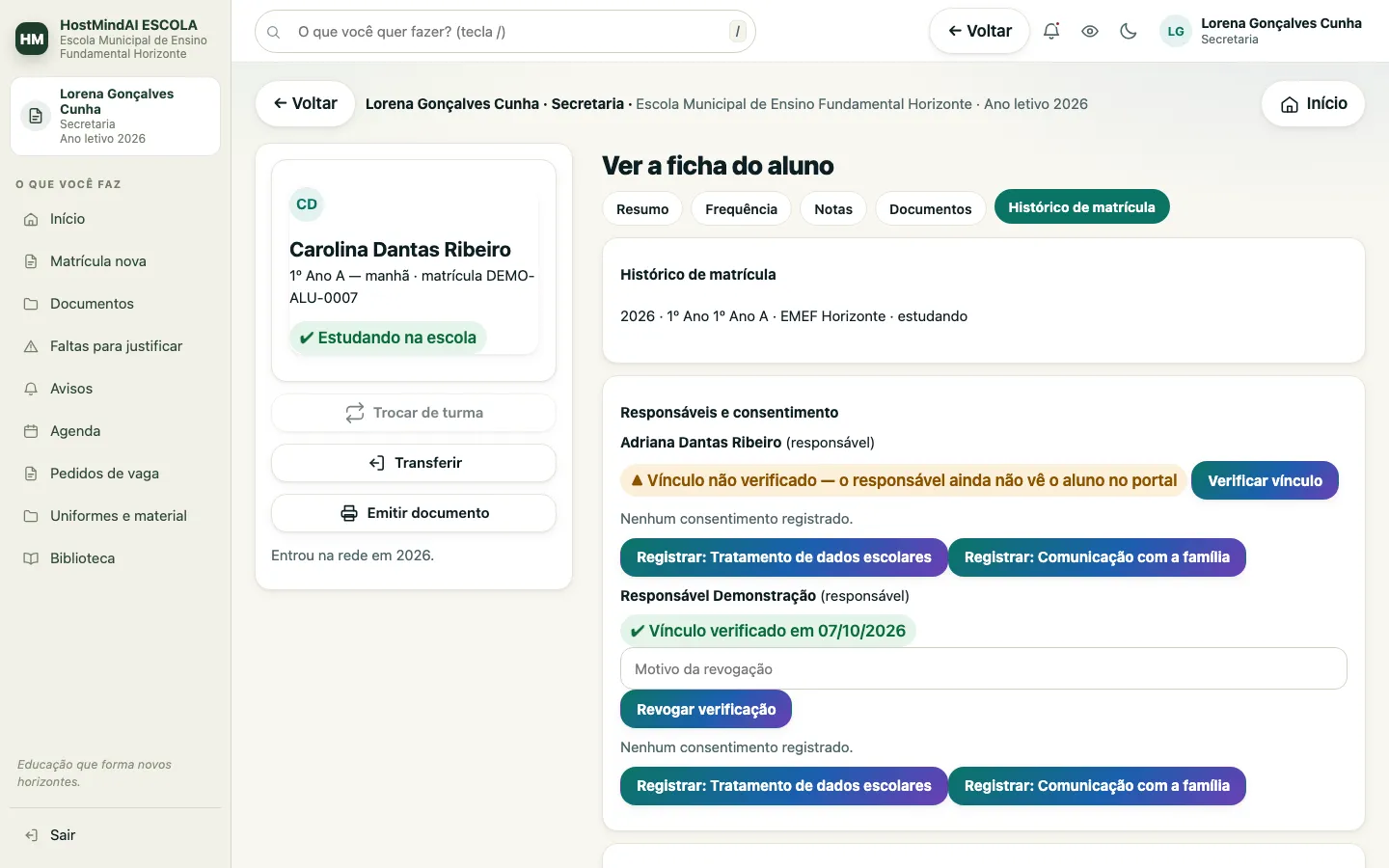 Aba de histórico de matrícula na ficha do aluno, com o ano, a série e a situação da matrícula.