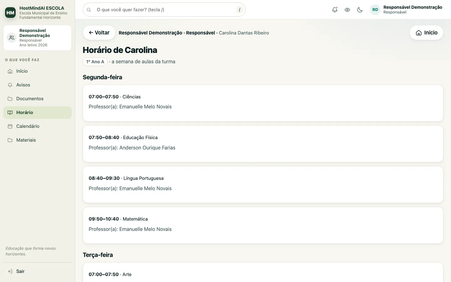 Horário semanal de aulas de um aluno visto pelo responsável, dia por dia, com matéria e professor.