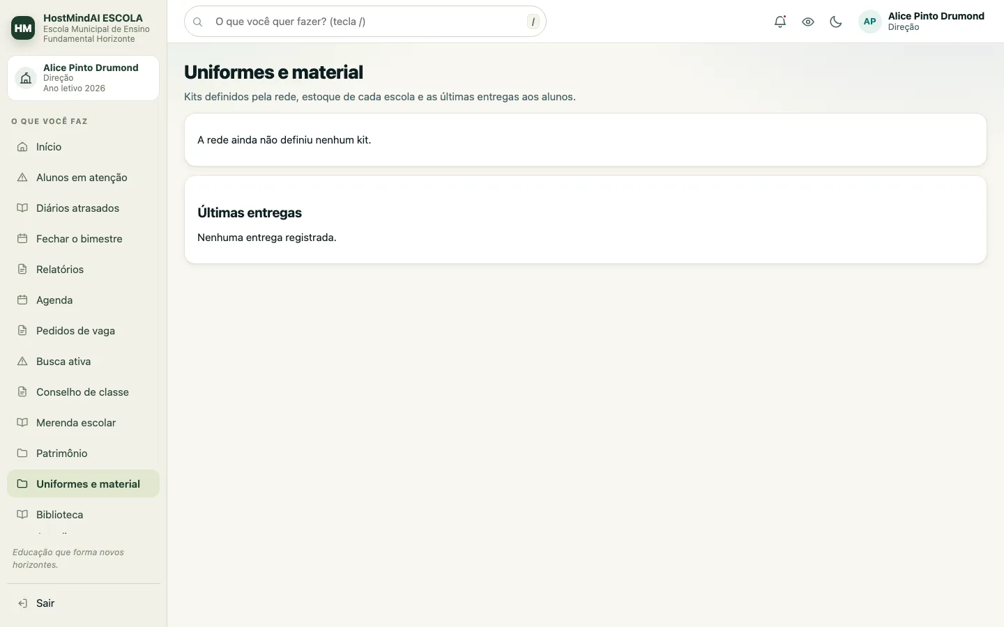 Tela de uniformes e material vista pela direção, com kits, estoque e últimas entregas.
