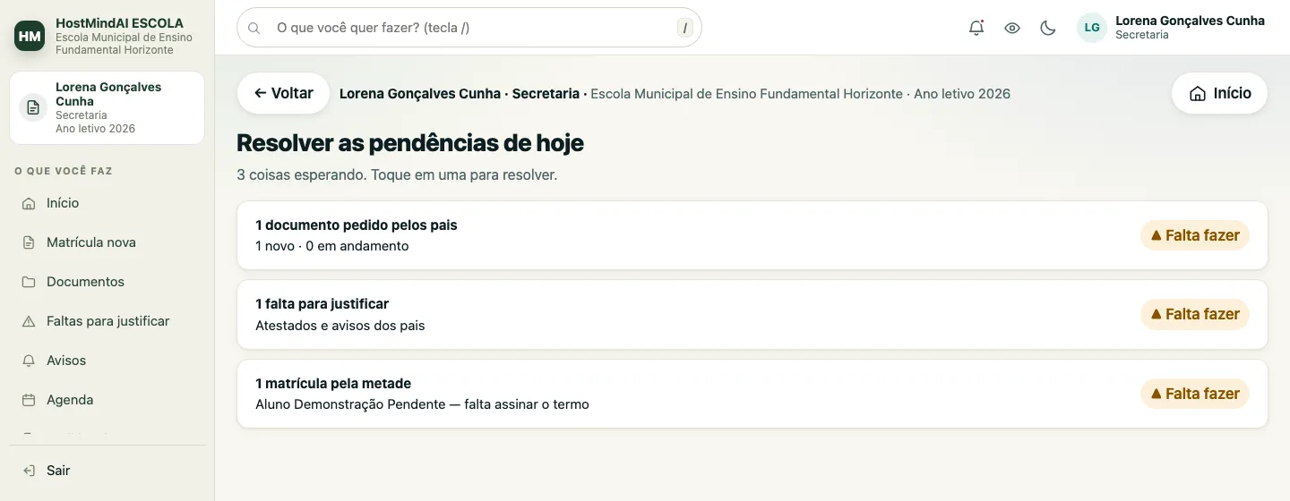 Tela de pendências de hoje da secretaria: documento pedido pelos pais, falta para justificar e matrícula pela metade.